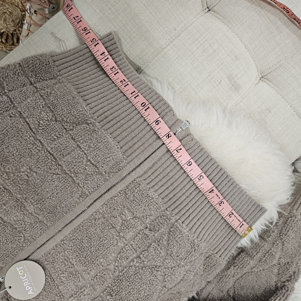 High Neck Looped Textured Zip Jacket - Picture 11 of 12